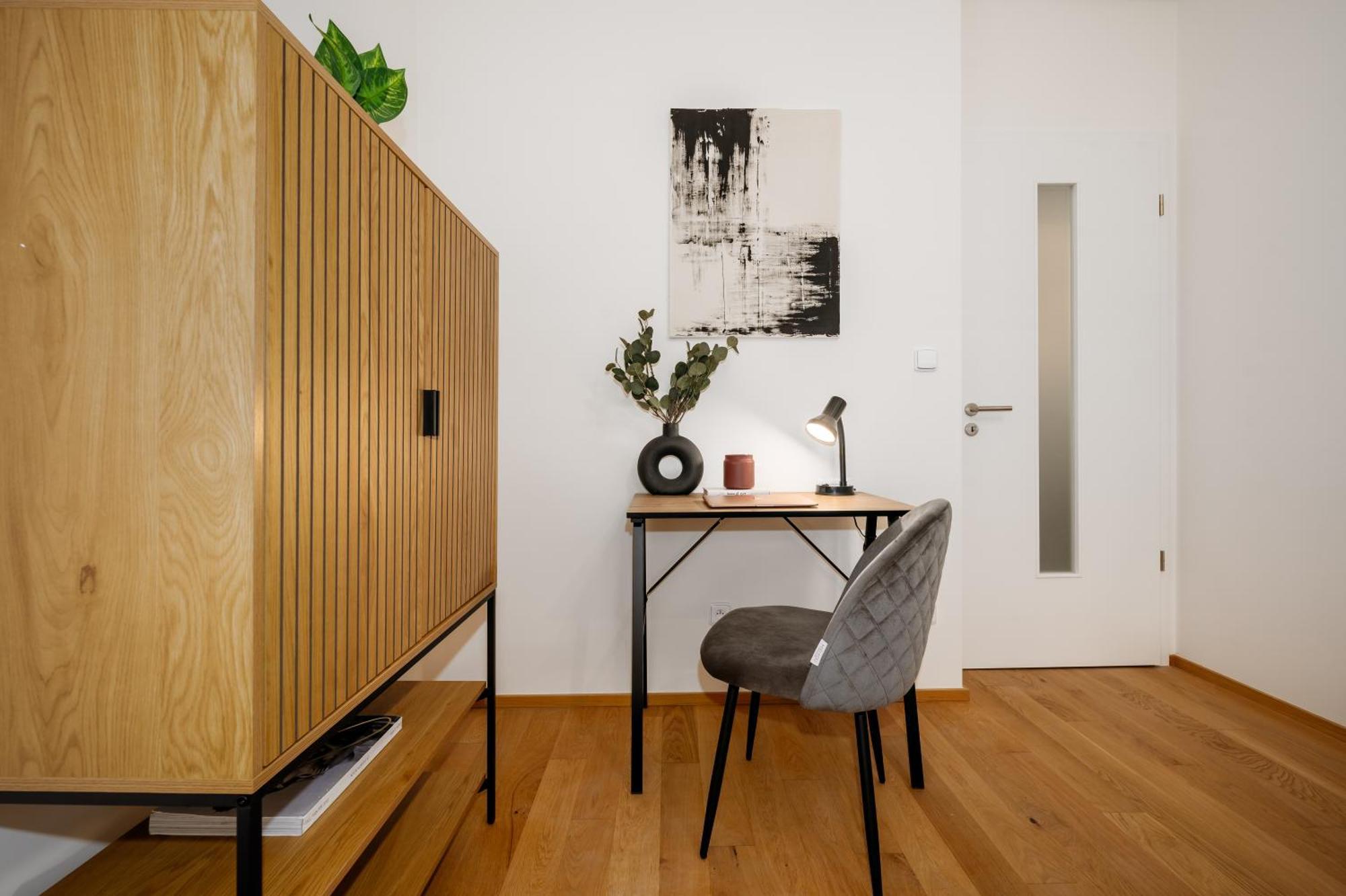 Days - 2bdr - Workspace - Netflix - Quiet Area Daire Prag