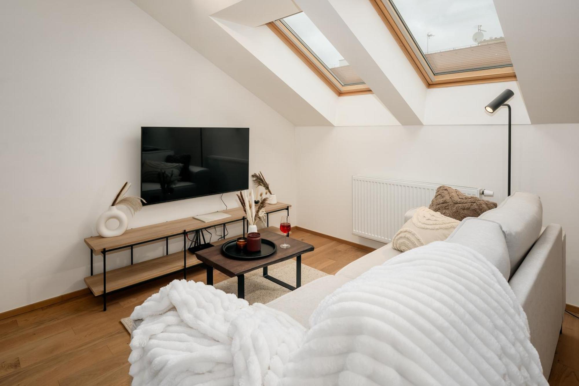 Days - 2bdr - Workspace - Netflix - Quiet Area * Prag
